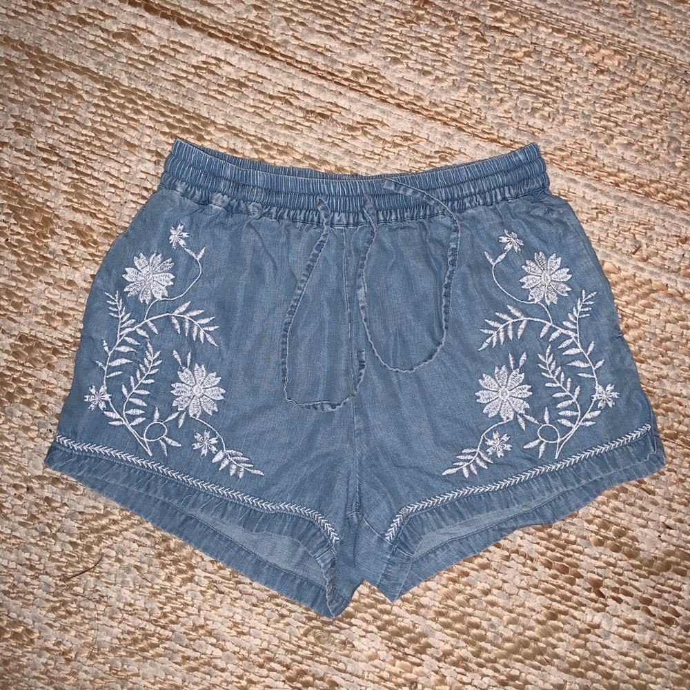 Flowy cute jean like shorts!